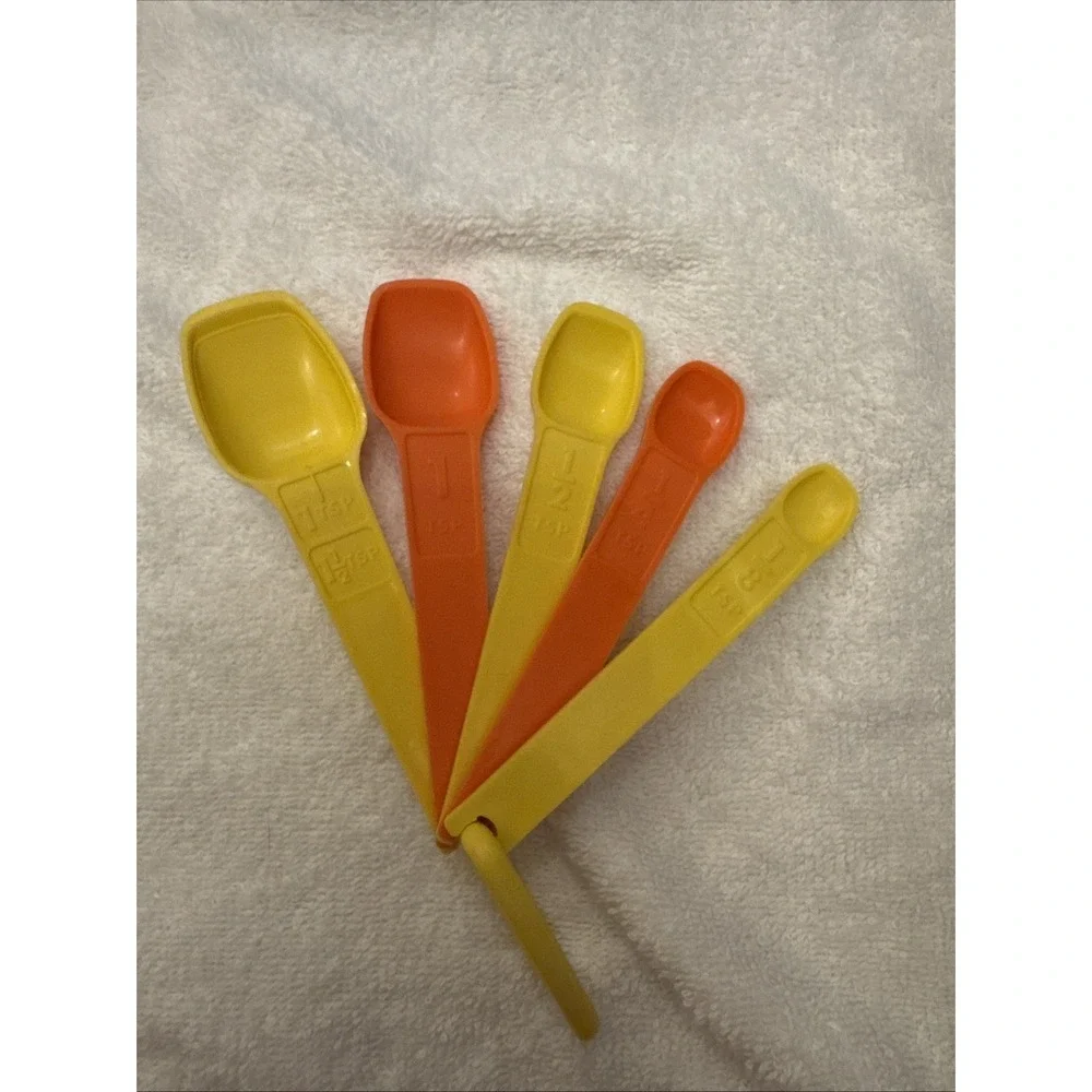 Vintage Yellow & Orange Tupperware Measuring Spoons Set Of 5 With Holder